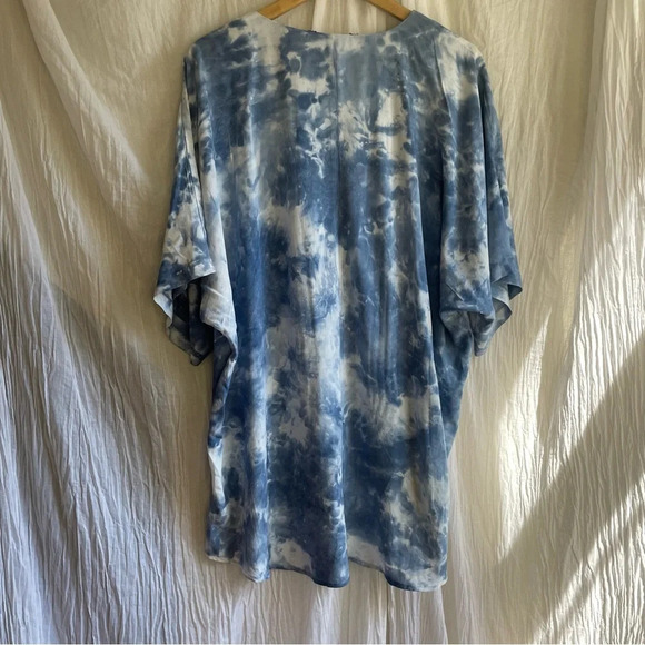 90%OFF❣️Marc New York Andrew Marc Blue Tie Dye V-Neck Short Sleeve Tunic Top, 1X - Picture 7 of 10